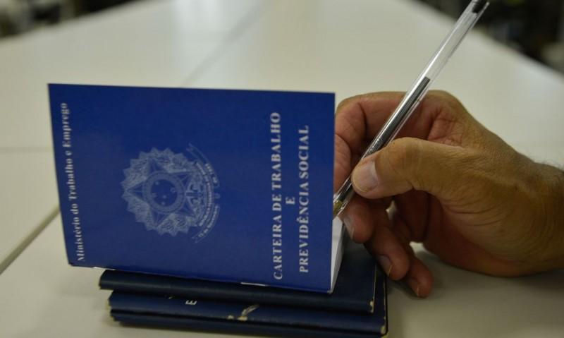 Indicadores do mercado de trabalho apresentam melhora em agosto, diz FGV