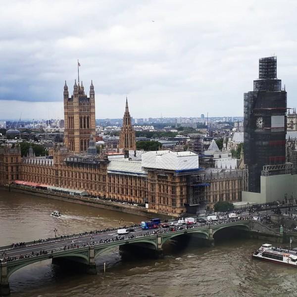 Criciumenses relatam novas medidas restritivas na Inglaterra