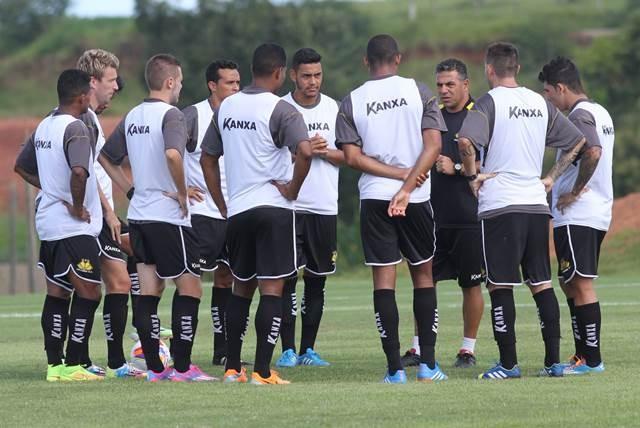 Com Ezequiel no meio, Luizinho Vieira testa nova formação no Tigre
