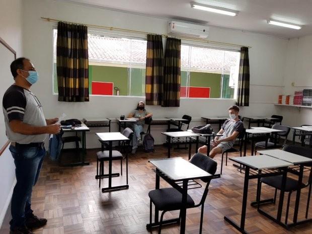 Governo publica decreto que regulamenta volta das aulas presenciais em Santa Catarina