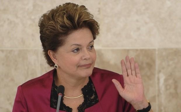 Senado aprova impeachment e Dilma perde mandato