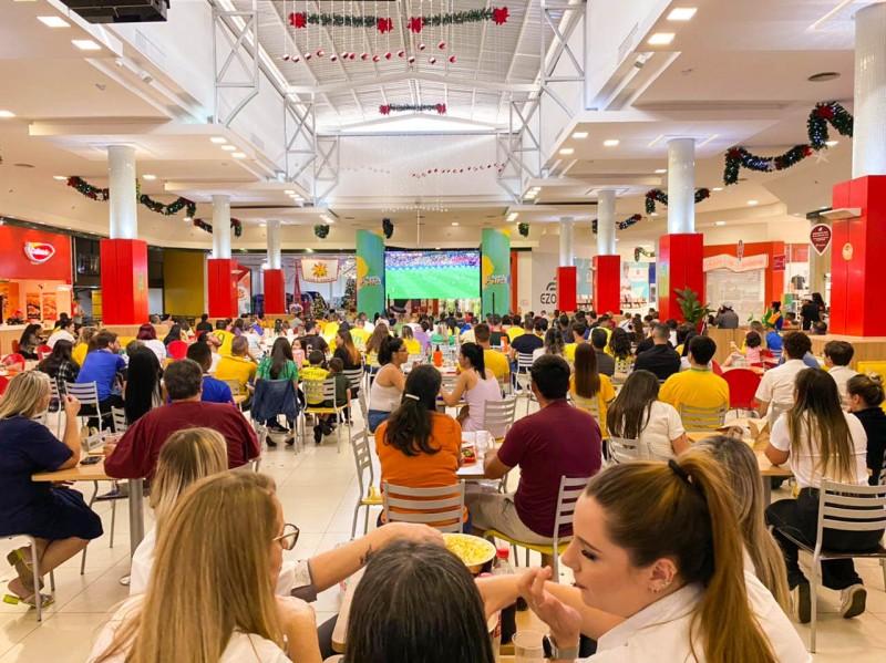 Reunindo torcedores, Criciúma Shopping segue exibindo jogos do Brasil na Copa do Mundo