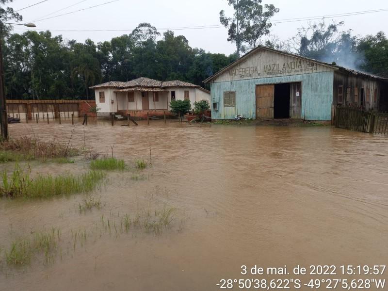 Ginásio municipal é preparado para abrigar famílias em Maracajá