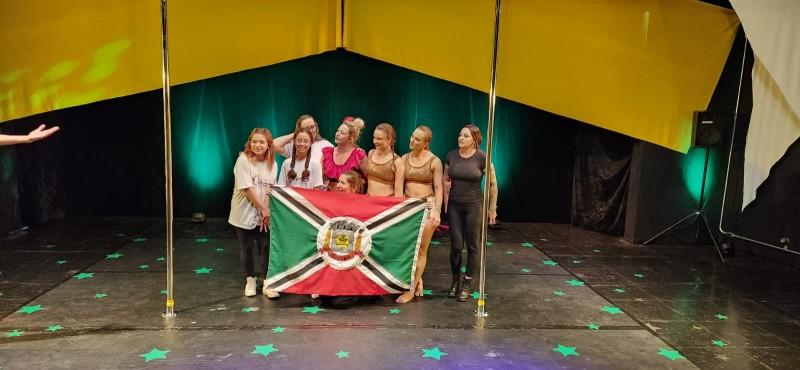 Atletas de estúdio de Criciúma participam de campeonato nacional de Pole Dance 