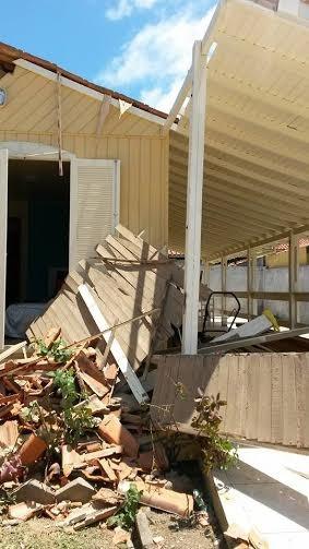 Casa desaba e morador de 82 anos fica ferido