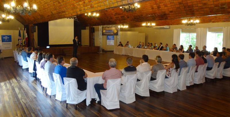 Lideranças reunidas pelo desenvolvimento regional