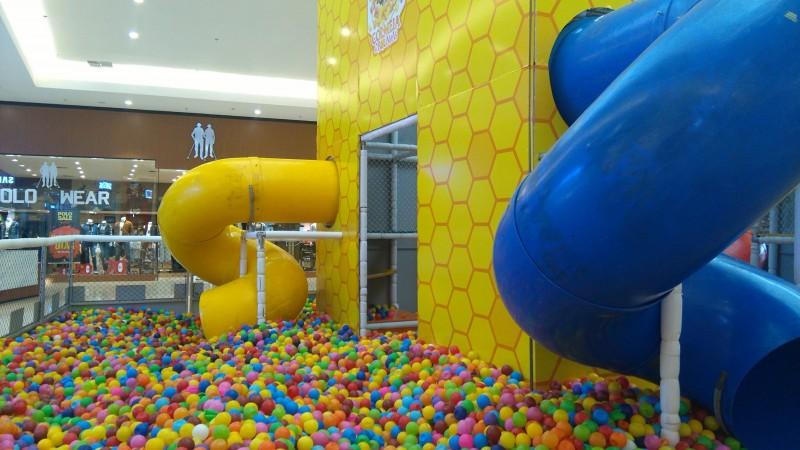 Colmeia de Bolinhas e pista de skate elétrico no Nações Shopping