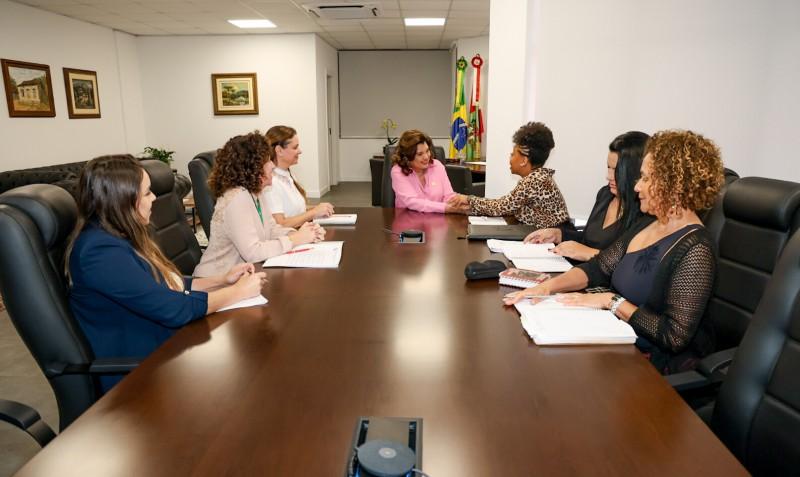 Pelo Estado 27/09: Políticas públicas voltadas às mulheres catarinenses