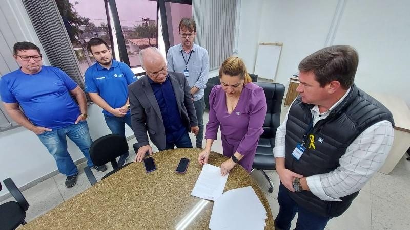 Governo de Içara firma convênio com a Associação de Aposentados e Pensionistas
