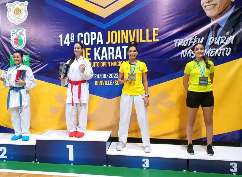 Içara conquista 17 medalhas no Open Nacional de Karatê