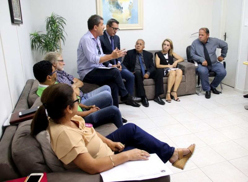 Vereadores discutem fechamento da superintendência da Caixa Econômica Federal