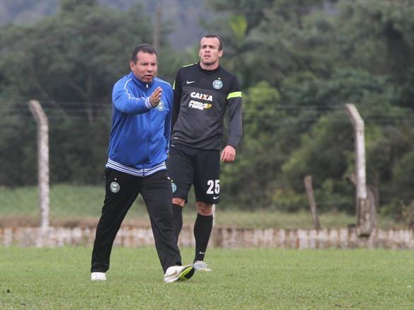 Celso Roth encaminha time para enfrentar o Tigre