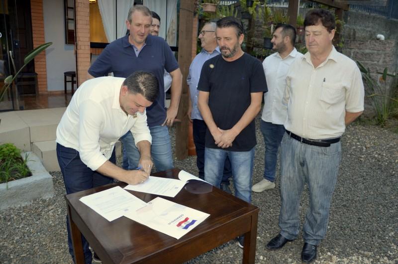 Governo de Siderópolis assina ordem de serviço para construção da Praça Vila São Jorge 