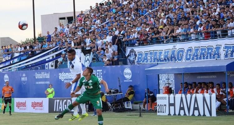 Na estreia em casa, Tubarão perde para a Chape