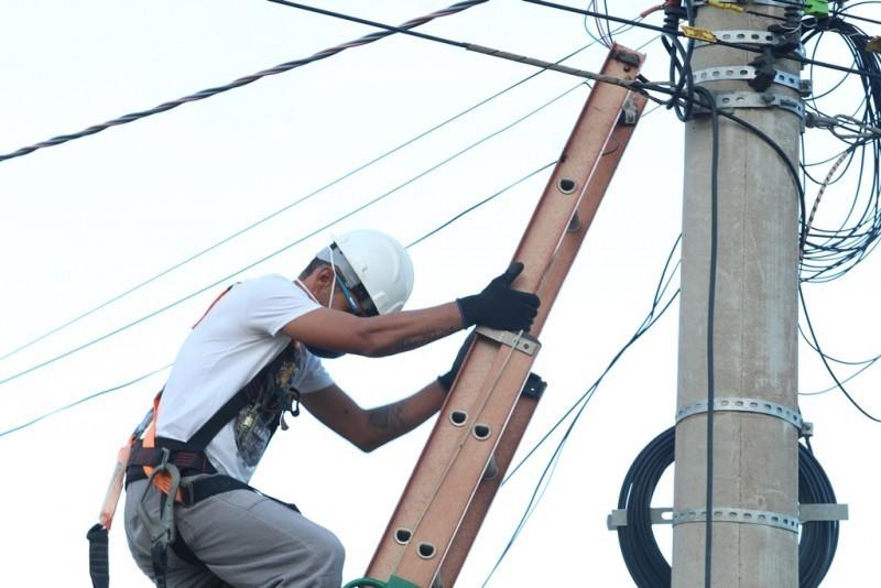Mau tempo deixa mais de 600 mil unidades sem energia em SC