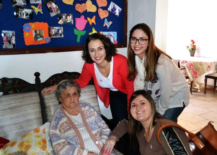 Leo Clubes auxiliam a Associação Lar da Terceira Idade
