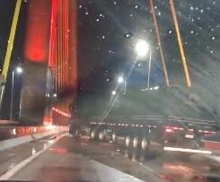 Acidente na ponte de Laguna provoca congestionamento na BR-101