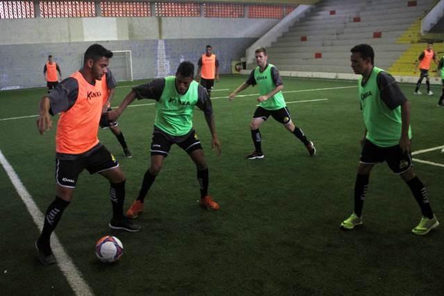 Chuva atrapalha planos do Tigre na véspera do jogo-treino