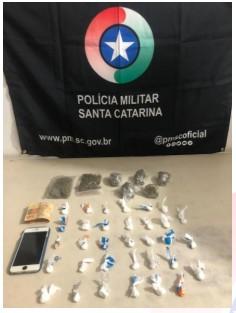 Jovem é preso em Sombrio após exibir entorpecentes nas redes sociais
