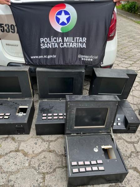 PM de Criciúma apreende quatro máquinas caça-níqueis