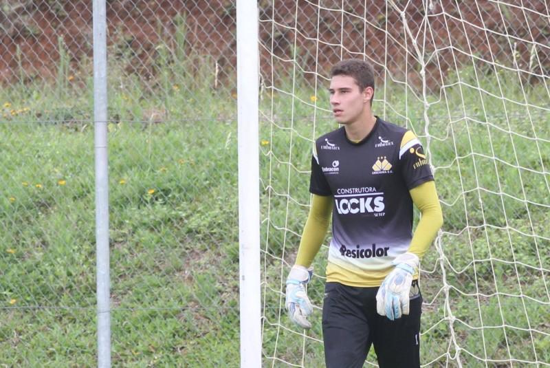 ‘Cruzeiro já fez um pré-contrato com o goleiro Vinicius’, revela Nei Pandolfo