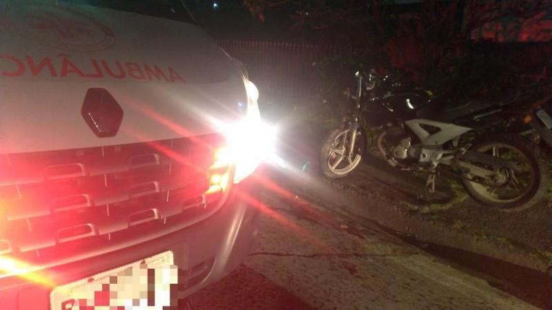 Motociclista e caroneiro sofrem queda na Rodovia Sebastião Toledo dos Santos