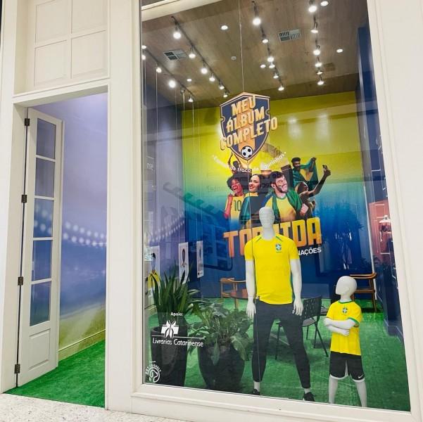 Nações Shopping inaugura espaço Torcida para troca de figurinhas da Copa