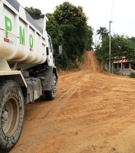 Equipe da prefeitura inicia operação tapa-buracos em Orleans