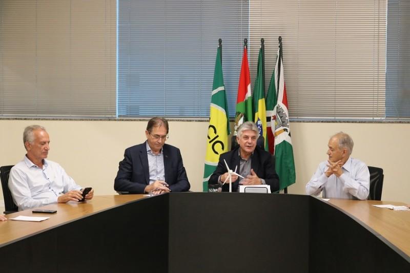 Desenvolvimento do Sul pauta reunião entre empresários e o presidente da Fiesc