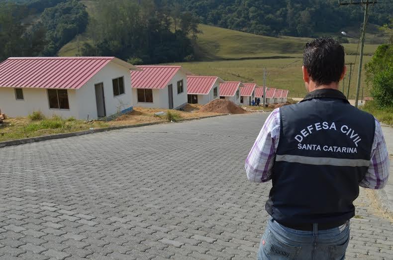 Defesa Civil constrói nove casas modulares em Orleans