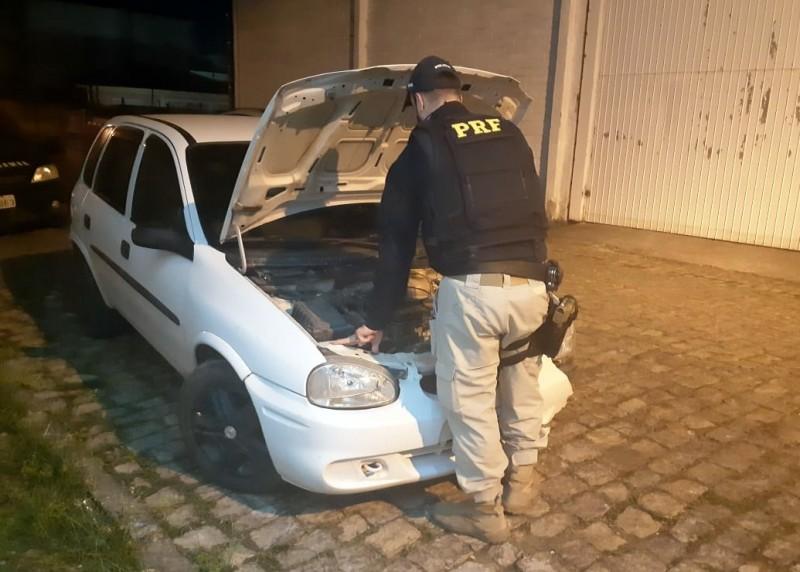 Carro furtado e com placas adulteradas é recuperado em Tubarão