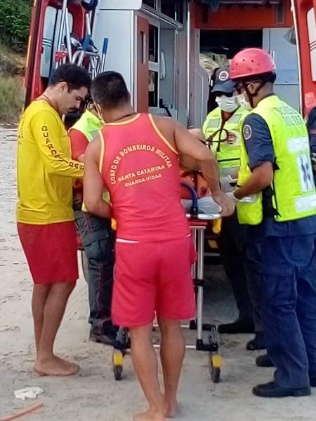 Homem de 53 anos sofre acidente com parapente em Imbituba