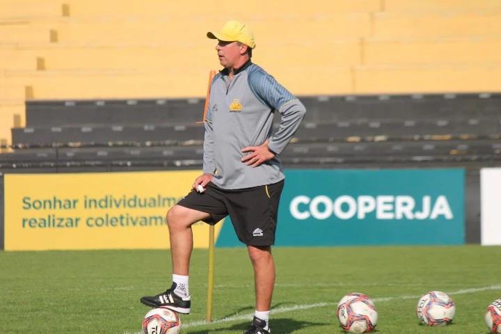 Hercílio Luz demite treinador e contrata ex-técnico do Tigre