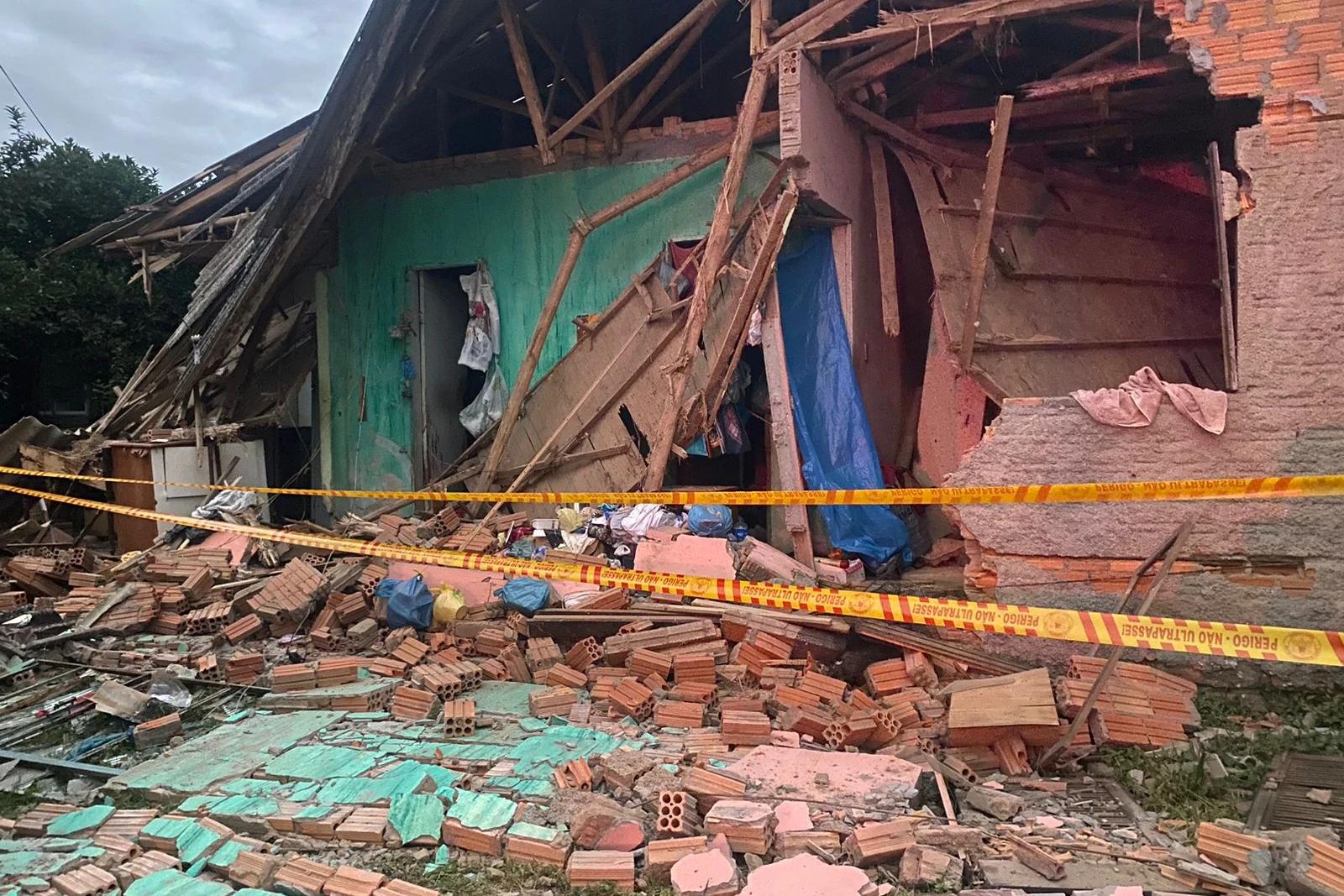 Moradora fica ferida após desabamento de casa em Araranguá