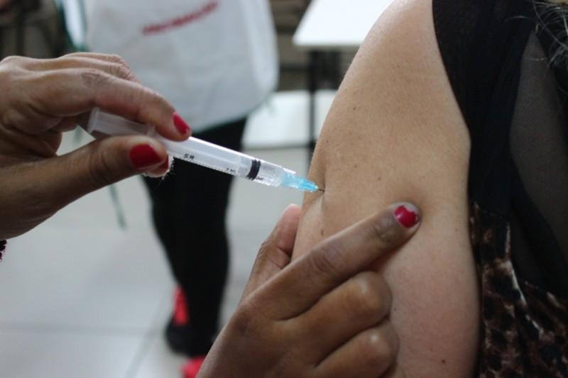 Quase mil doses aplicadas no Colégio São Bento em Criciúma