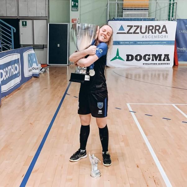 Futsal: orleanense Taty na lista de dez candidatas a melhor do mundo