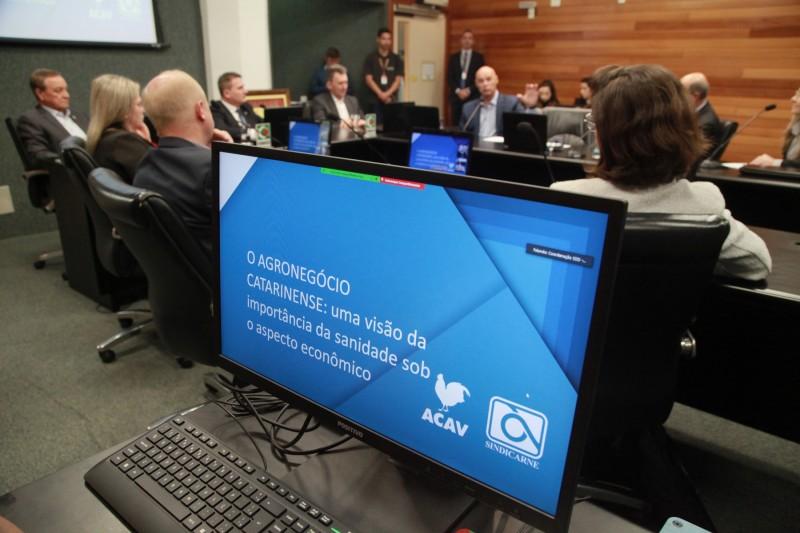 Entidades do agro debatem prevenção à febre aftosa