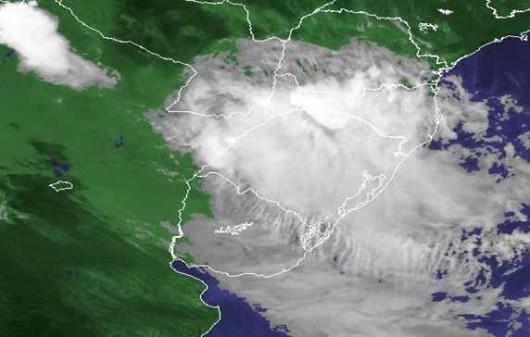 Temporais prenunciam frio na terça