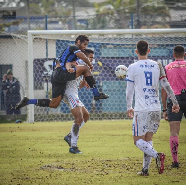 Tubarão é derrotado por Carlos Renaux por 3 a 0
