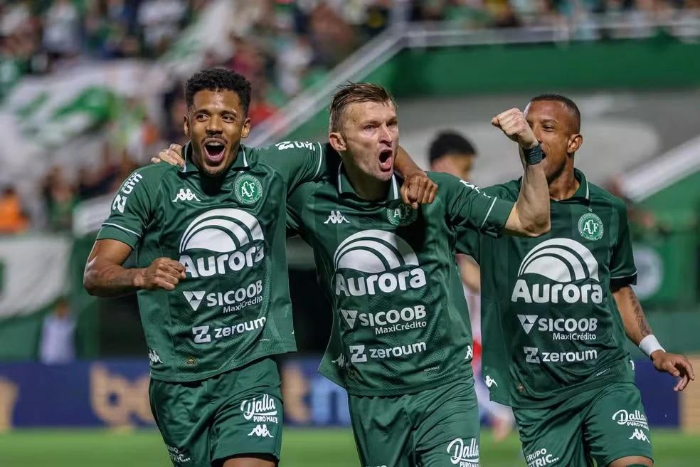 Com dez jogos de invencibilidade, Chapecoense tem desfalques para enfrentar o Criciúma