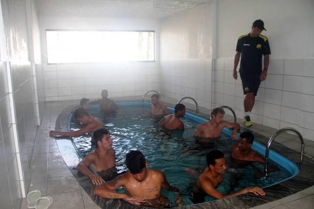 Elenco tricolor inicia semana com treino regenerativo