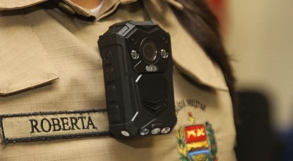 Policiais militares contarão com câmeras instaladas nos uniformes