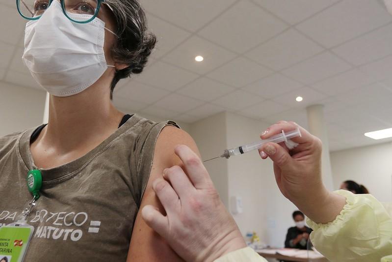 Coronavírus em SC: Estado confirma 557.774 casos, 534.527 recuperados e 6.097 mortes por Covid-19