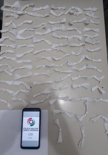 Polícia Militar apreende 82 pedras de crack em Criciúma 