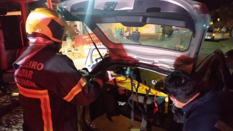 Motorista fica ferido após colidir contra caçamba de entulho em Tubarão 