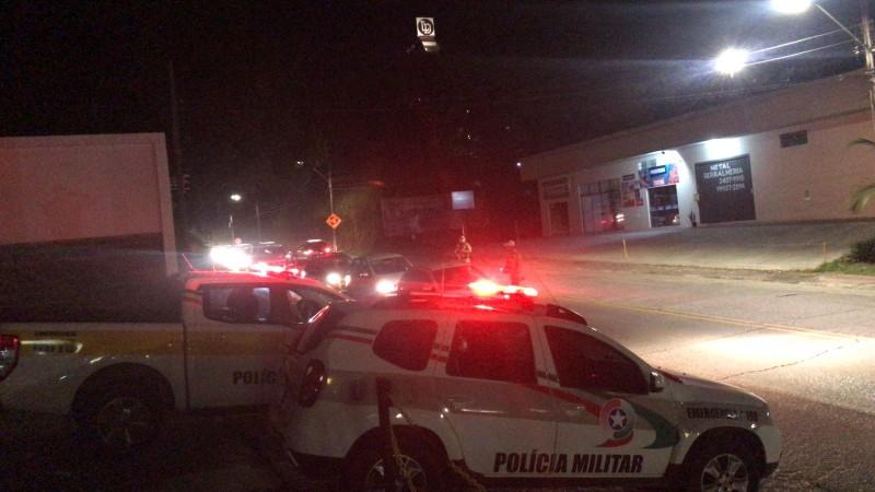Polícia Militar e PMRv realizam operação Lei Seca em Criciúma e mais de 120 veículos são abordados 