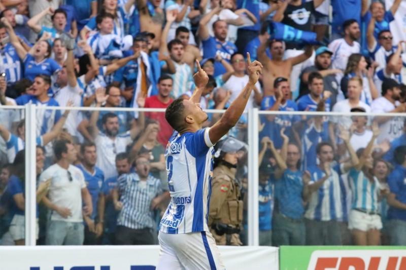 Avaí vence Chapecoense nos pênaltis com uso do VAR e é campeão Catarinense