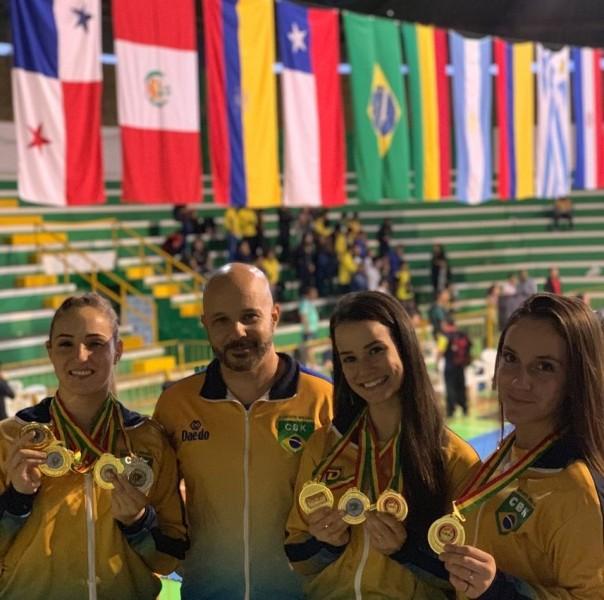 Karatecas içarenses retornam ao Brasil com oito medalhas