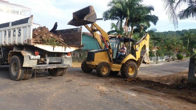 Com mutirão, município inicia campanha 'Cocal do Sul mais Limpo'
