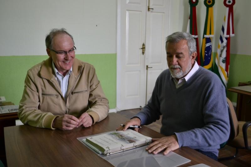 Servidores de Cocal do Sul recebem antecipação do 13º salário